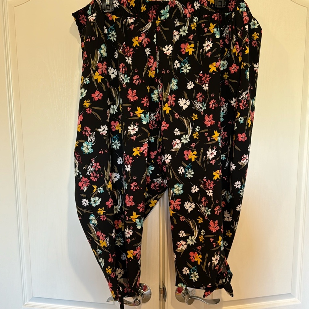 Lane Bryant Floral Capri w/tie at hem